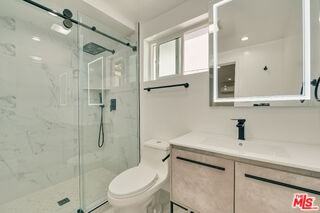 9042 Phyllis Ave #B - Photo 4 of 8