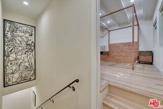 9042 Phyllis Ave #B - Photo 6 of 8