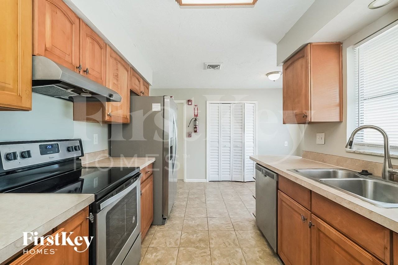 319 Scott Ct - Photo 6 of 15
