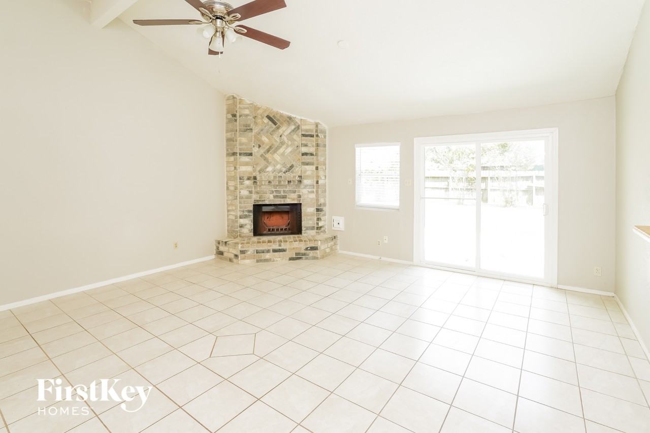 26511 Cypresswood Dr - Photo 4 of 15