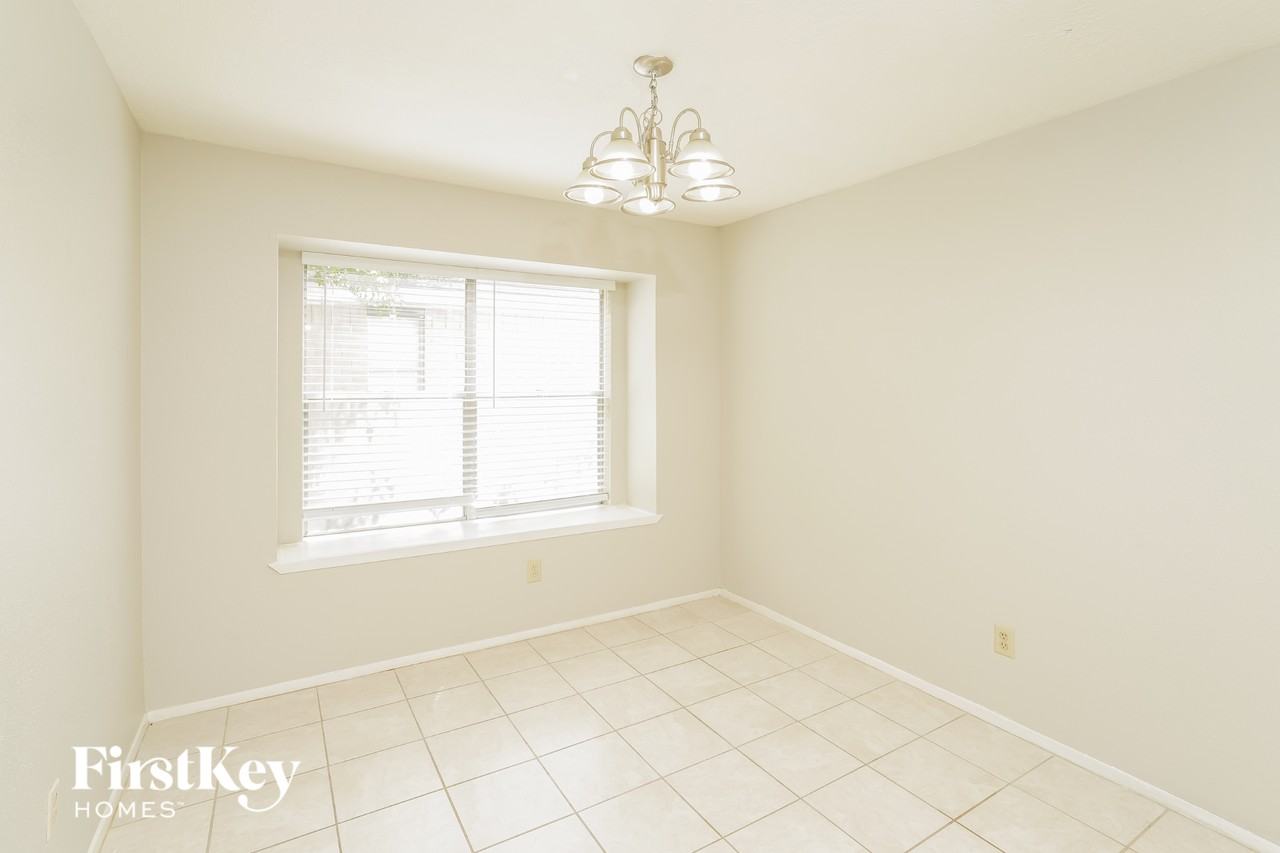 26511 Cypresswood Dr - Photo 5 of 15