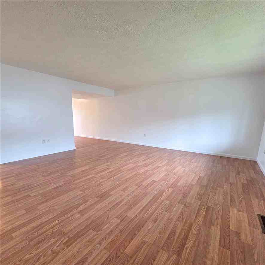 126 Smith St - Photo 3 of 29