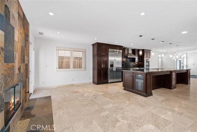 312 14th St - Photo 3 of 8