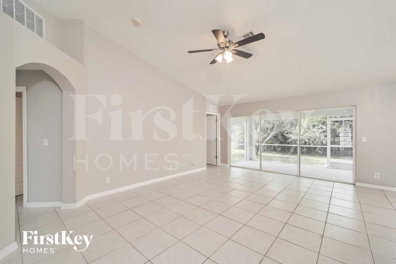 1411 Ne 13th Ave - Photo 3 of 19
