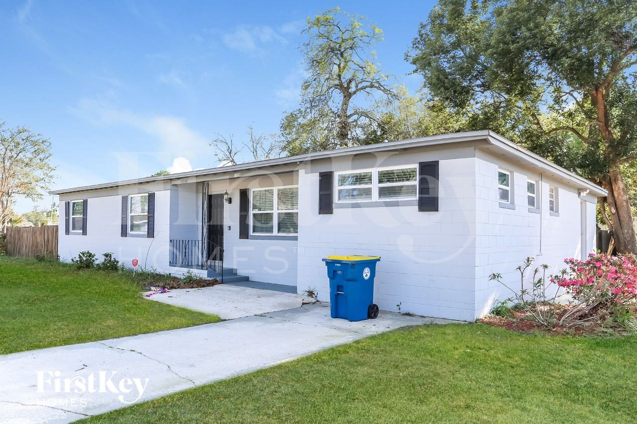 11338 Andrea Dr - Photo 2 of 15