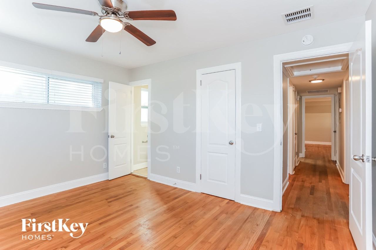 11338 Andrea Dr - Photo 7 of 15