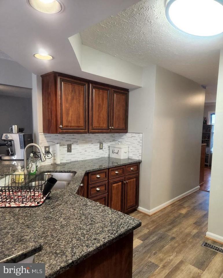 4317 Amelia Dr - Photo 3 of 17