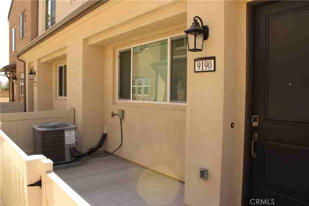 9190 Connolly Ln - Photo 3 of 40