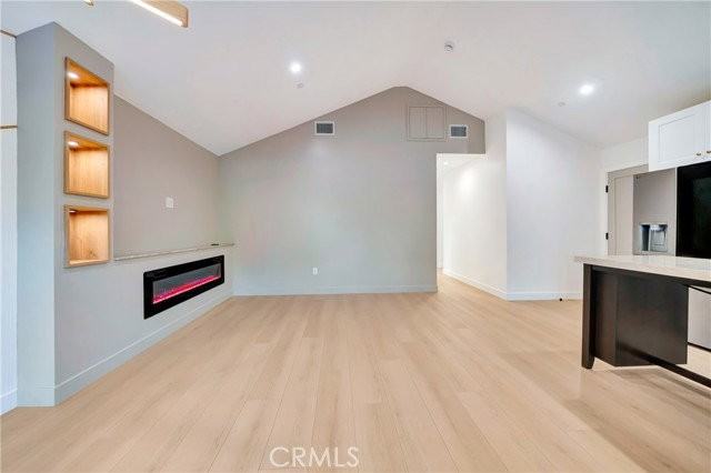 15741 Valerio St - Photo 5 of 8