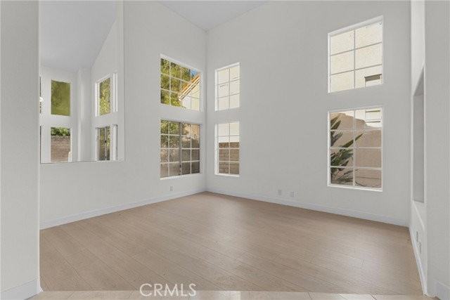 23234 Valerio St - Photo 4 of 6