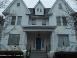featured image of 622 N Main Ave