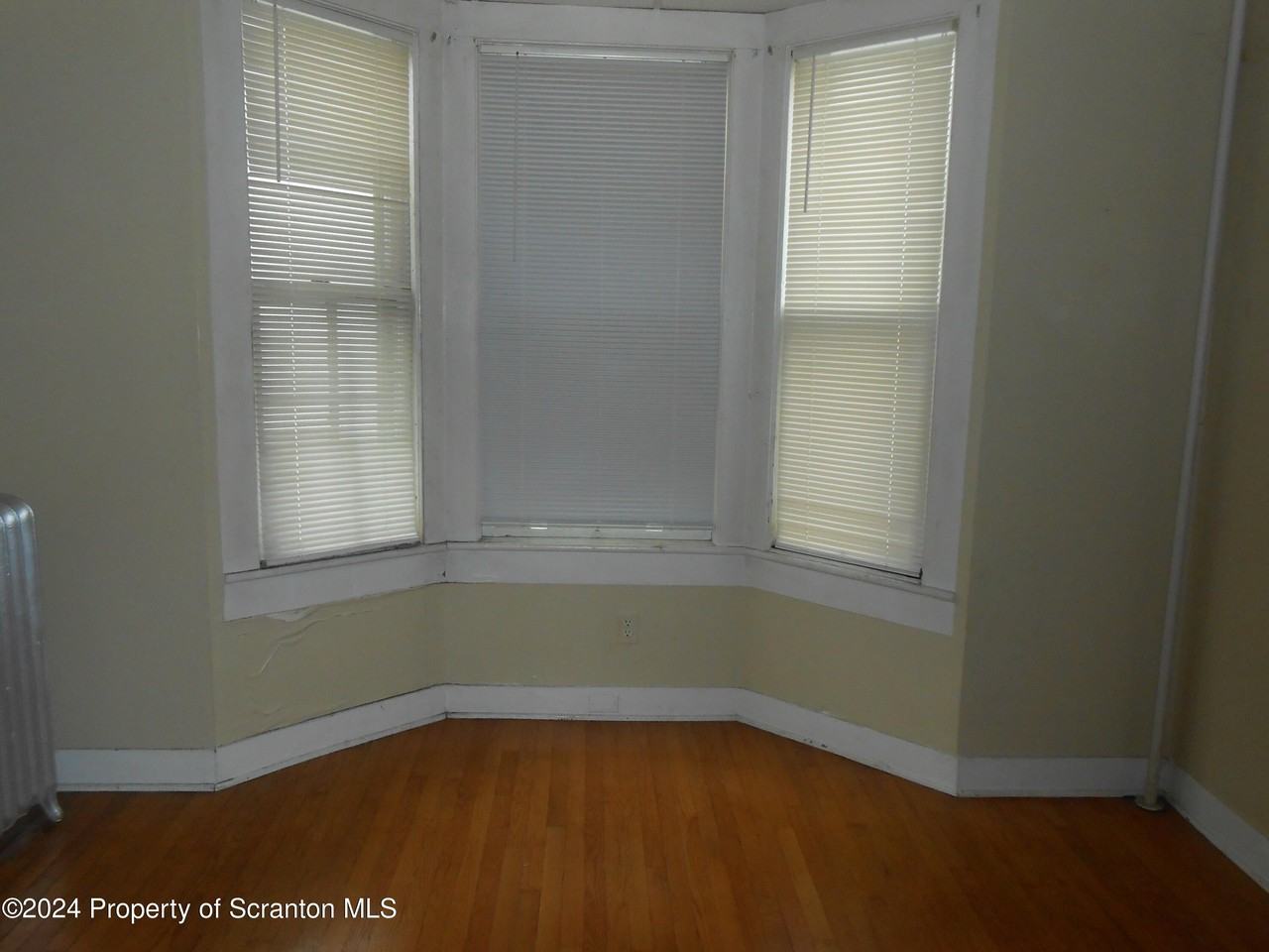 622 N Main Ave - Photo 5 of 9
