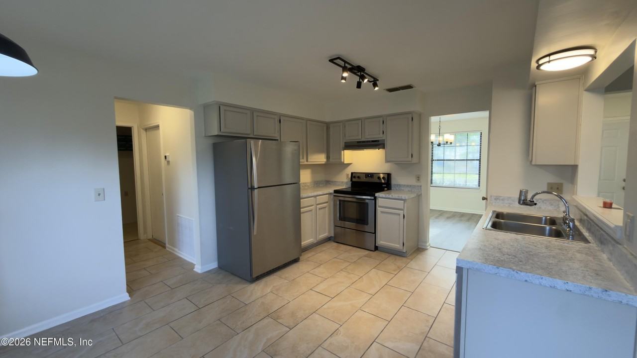 7914 Longshadow Ct - Photo 3 of 18