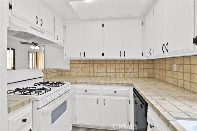 1052 Belmont Ave #B - Photo 6 of 8