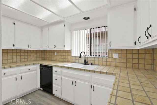 1052 Belmont Ave #B - Photo 7 of 8