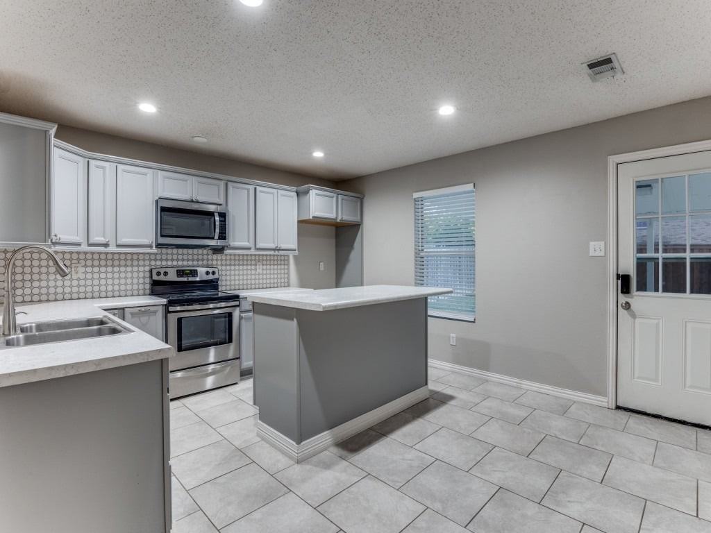 541 Hertford St - Photo 7 of 13