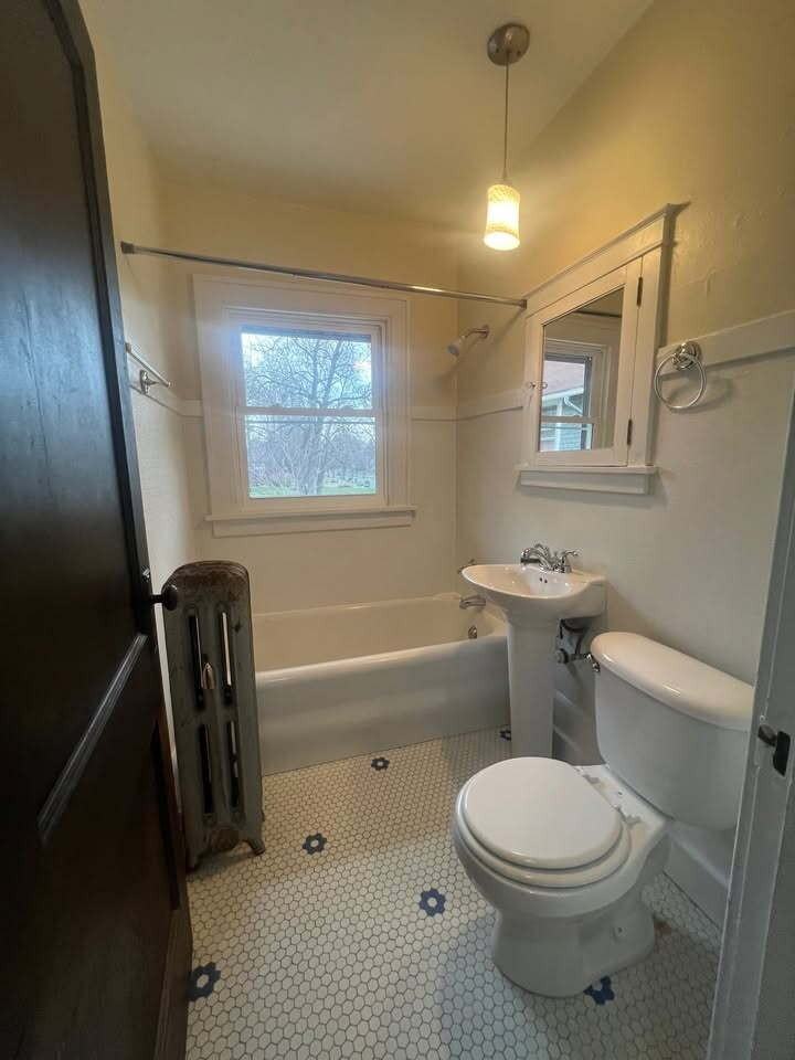 1137 44th St #4 - Photo 3 of 13
