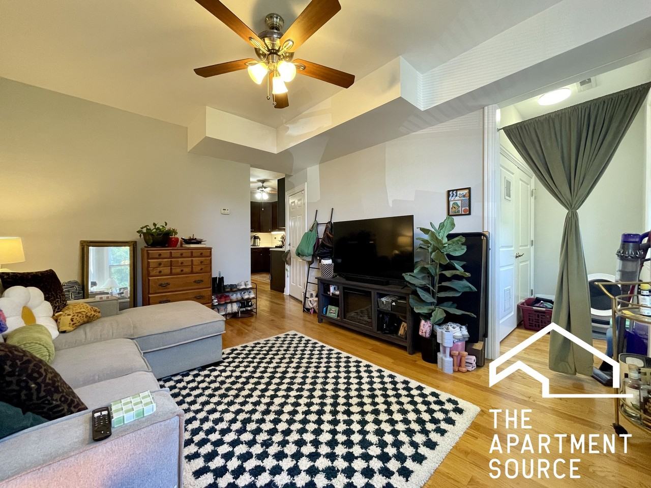 3611 W Wolfram St #2 - Photo 3 of 17