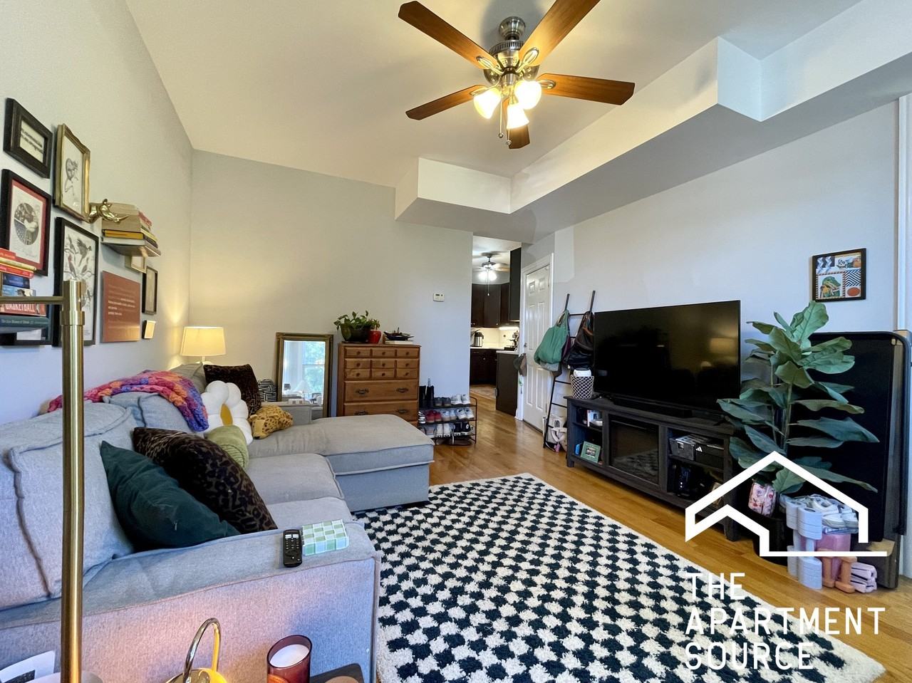 3611 W Wolfram St #2 - Photo 4 of 17