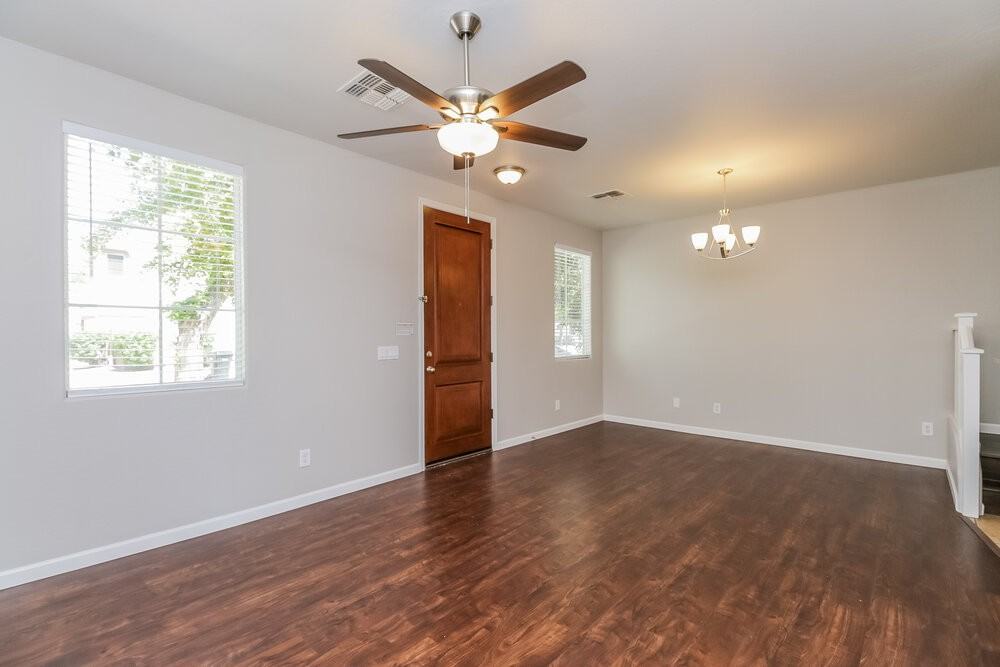 10215 E Isleta Ave - Photo 4 of 17