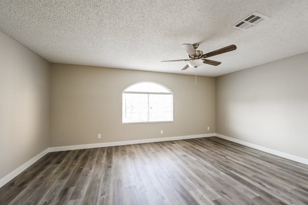 1512 Spreading Oak Dr - Photo 7 of 15