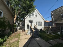 featured image of 2661 N Fratney St