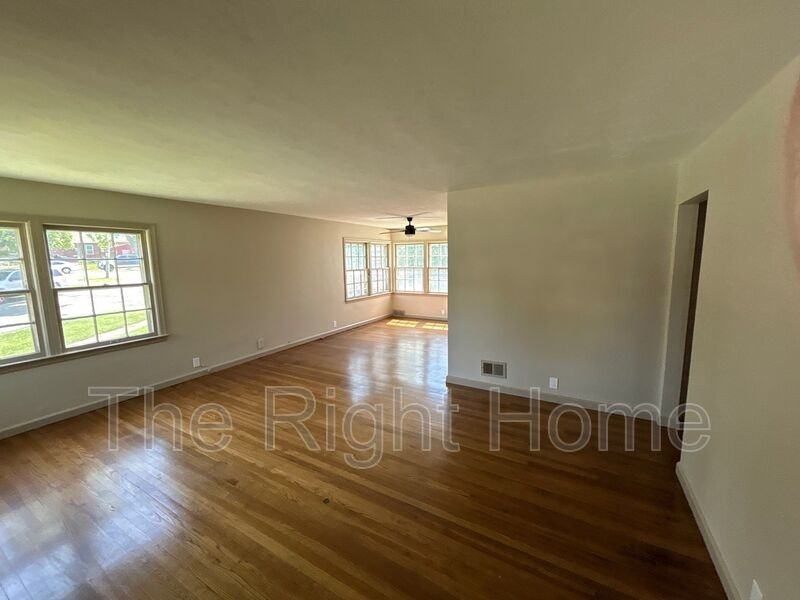 2886 Martin Ave - Photo 4 of 15