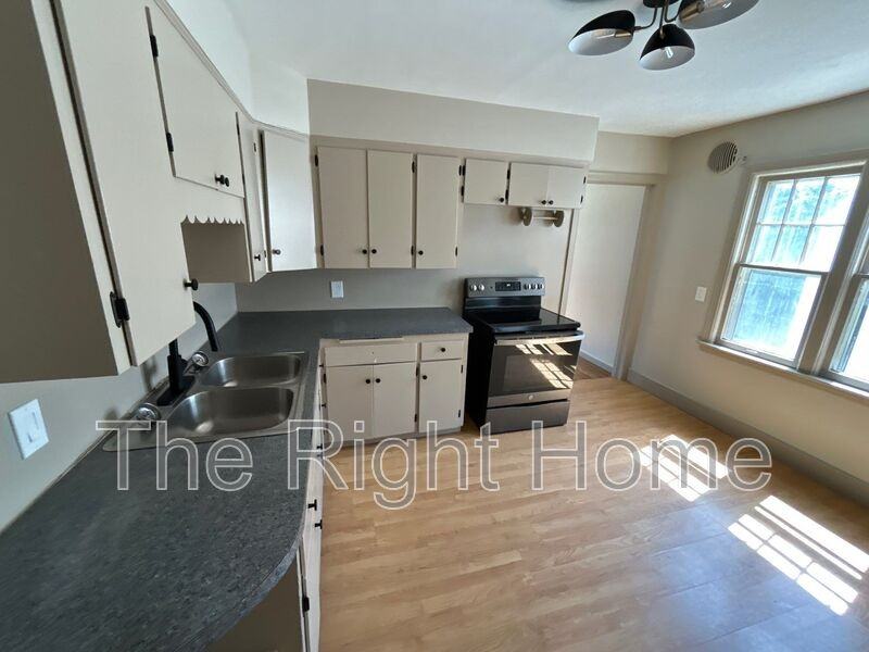 2886 Martin Ave - Photo 5 of 15