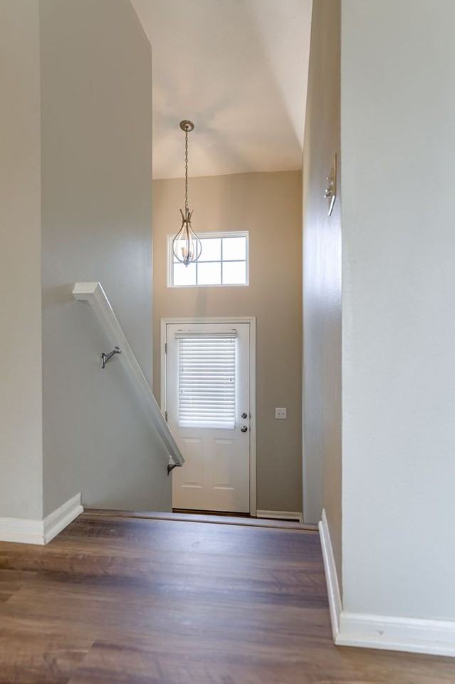 18731 Allan St - Photo 3 of 24
