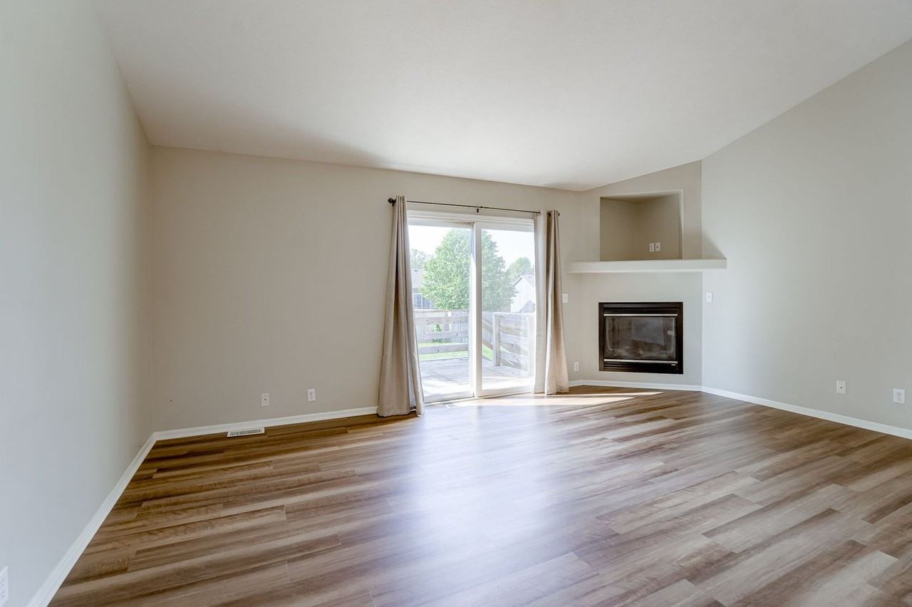 18731 Allan St - Photo 4 of 24