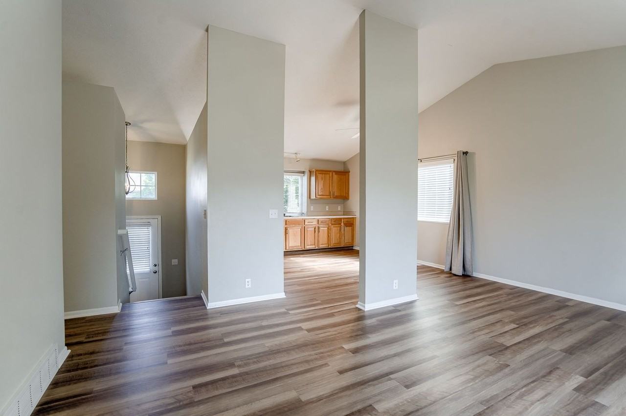 18731 Allan St - Photo 6 of 24