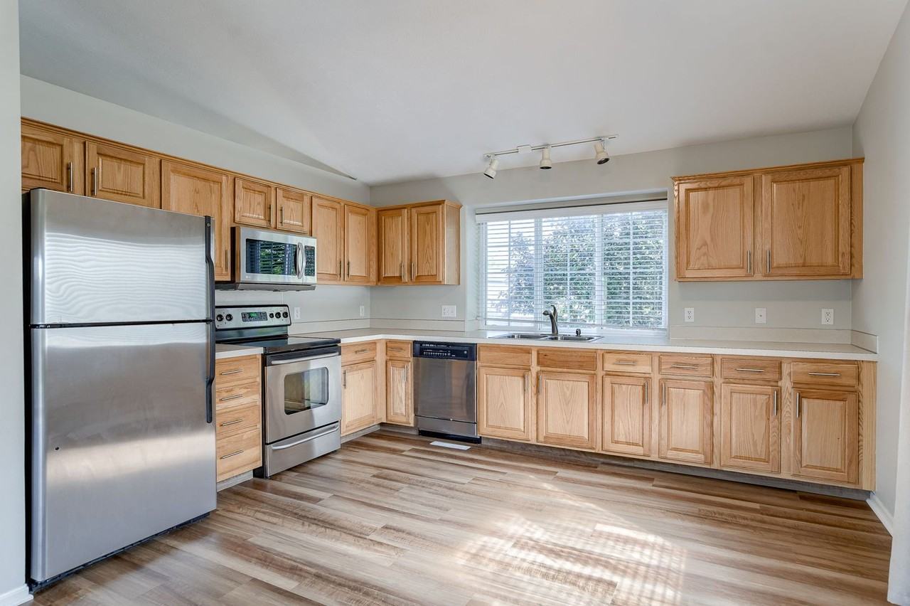 18731 Allan St - Photo 7 of 24