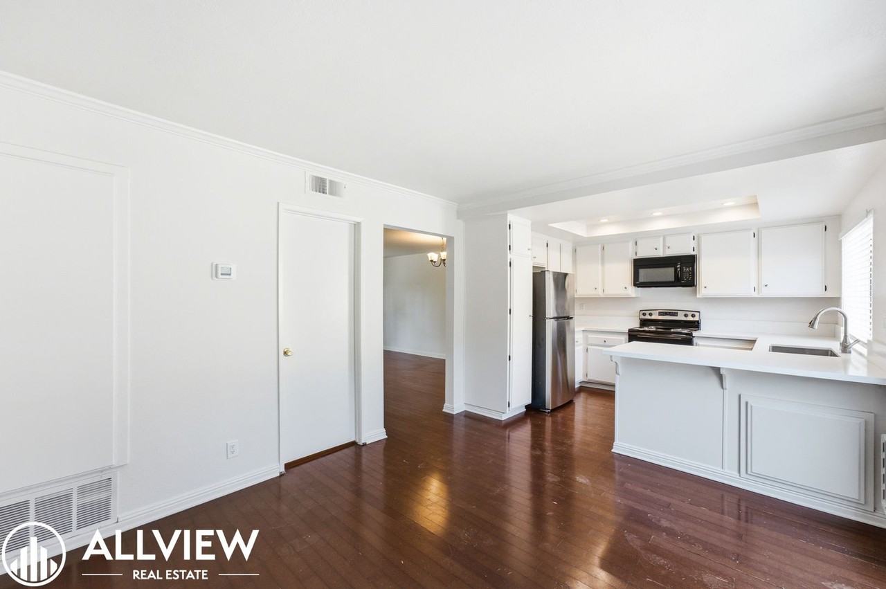 2055 W Lafayette Dr - Photo 4 of 28