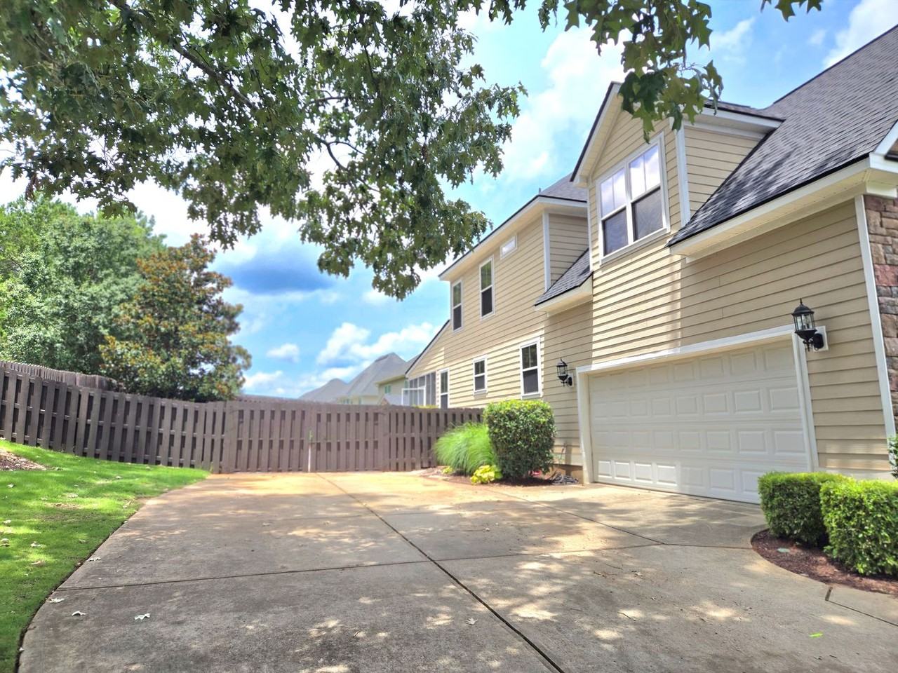 643 Burgamy Pass - Photo 4 of 37