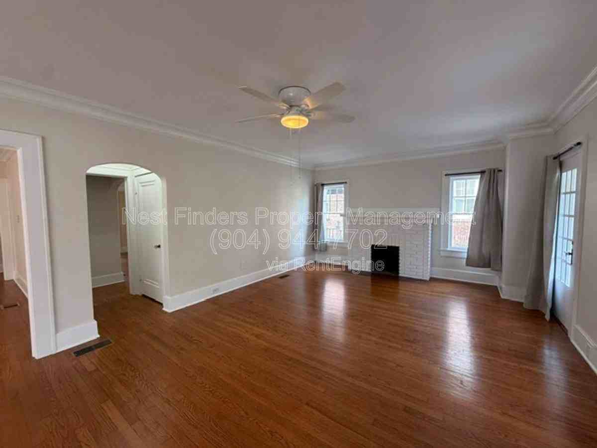 3520 Pine St - Photo 3 of 10