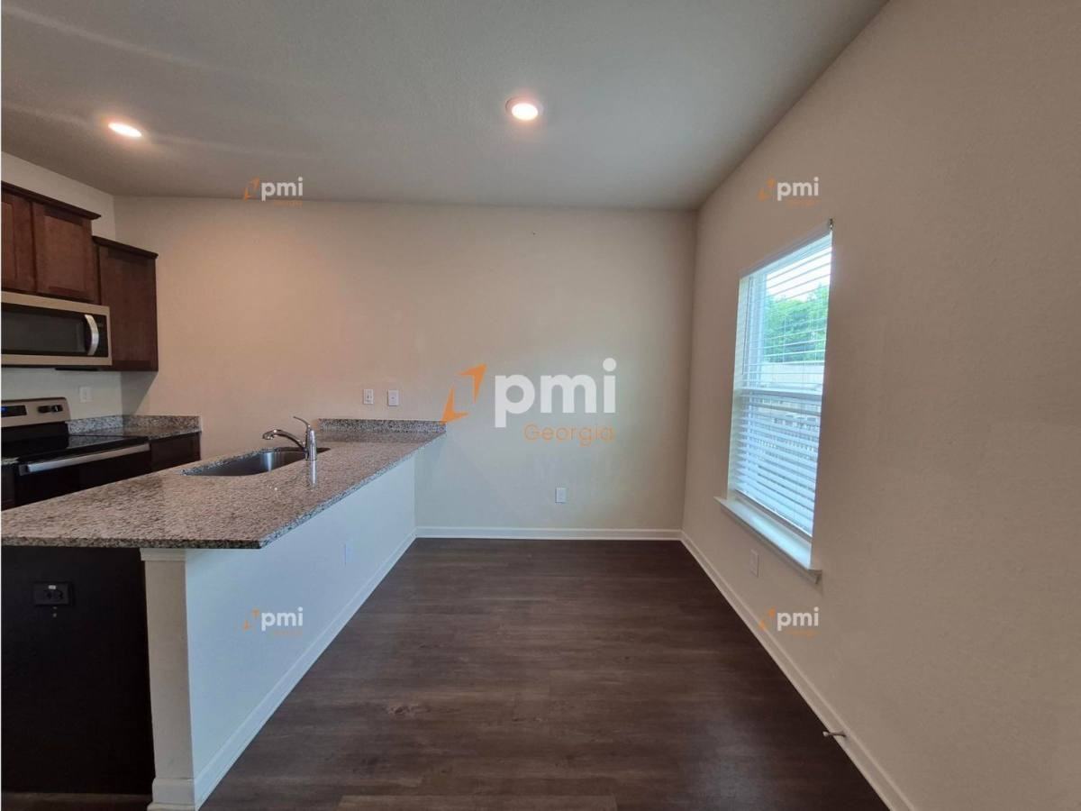 511 Highwood Ln - Photo 2 of 10