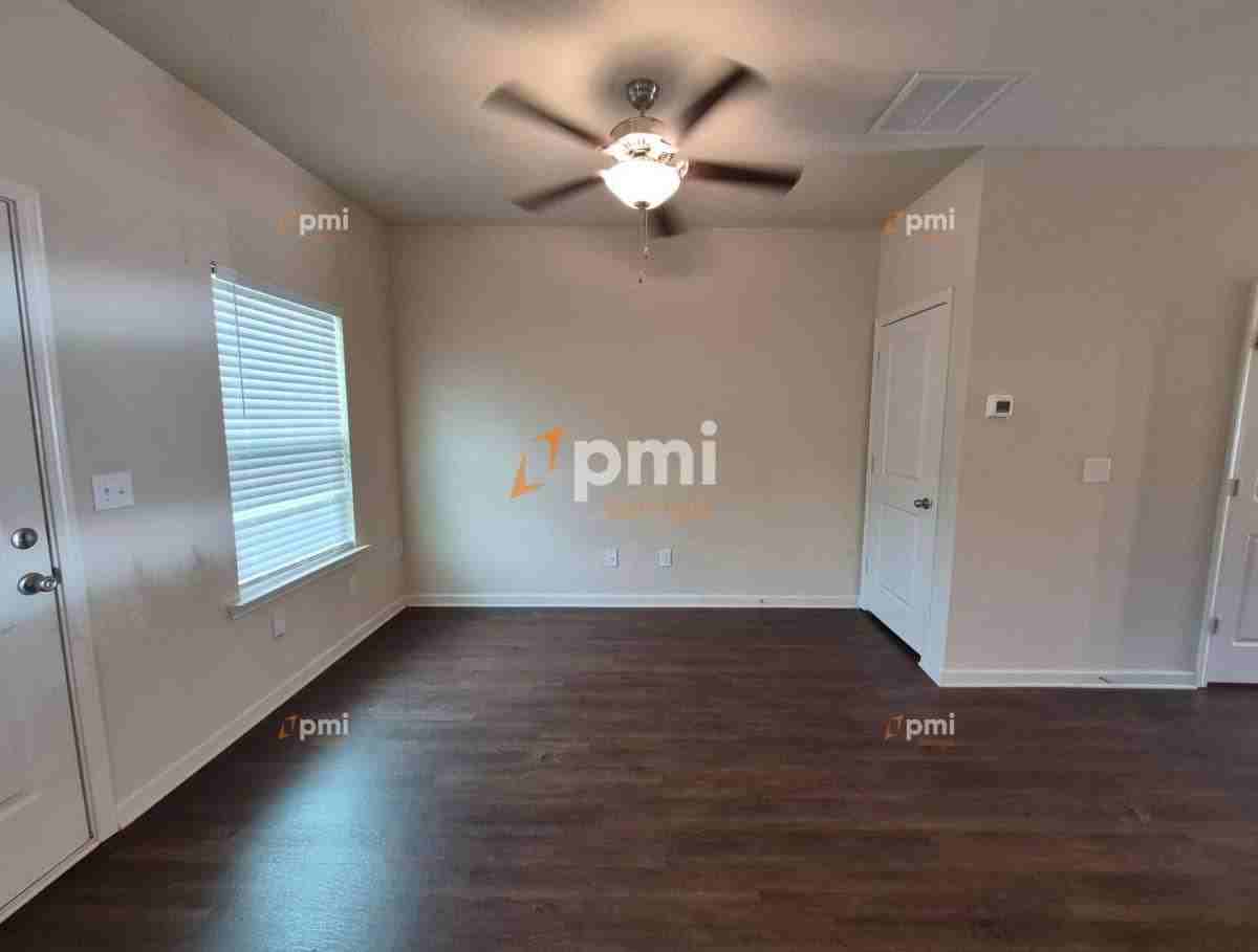 511 Highwood Ln - Photo 3 of 10