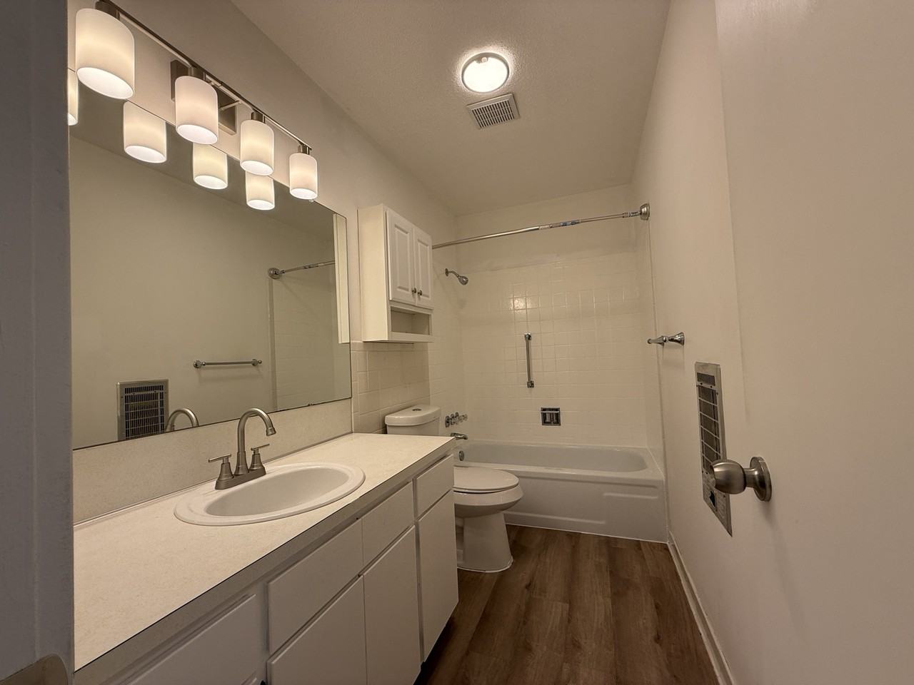 1017 S 22nd St #4 - Photo 6 of 9