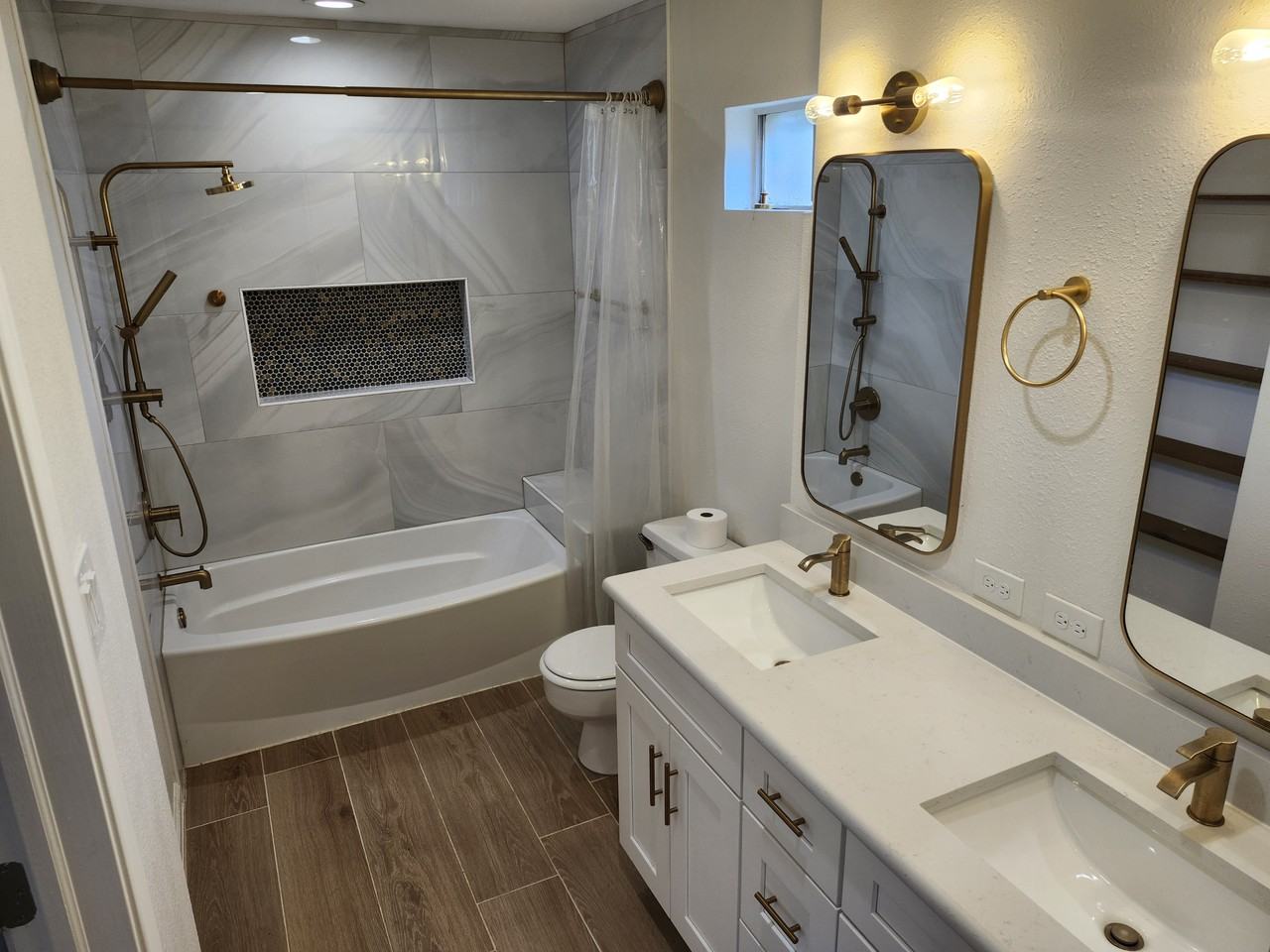 2305 Stockbridge Ct #1 - Photo 4 of 21