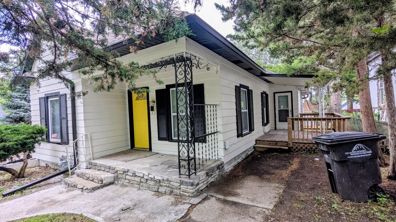 1935 Francis Ave - Photo 3 of 24