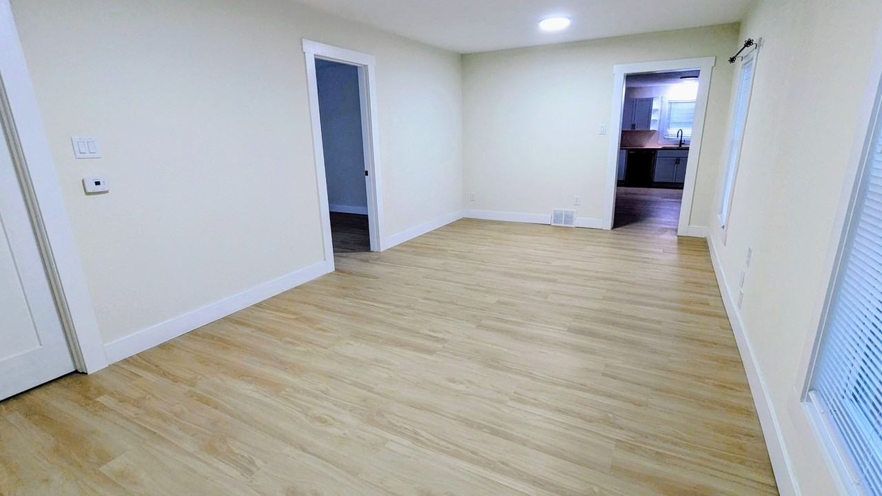 1935 Francis Ave - Photo 4 of 24