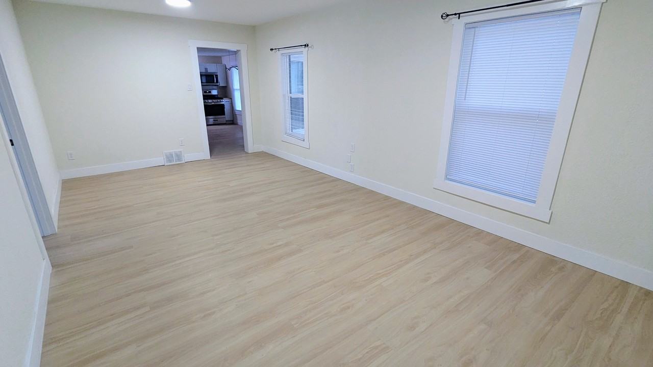 1935 Francis Ave - Photo 5 of 24