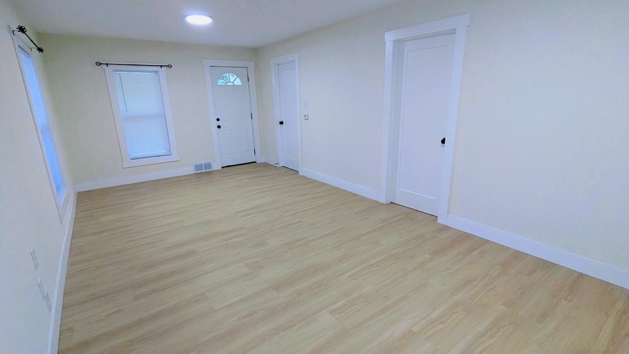1935 Francis Ave - Photo 6 of 24