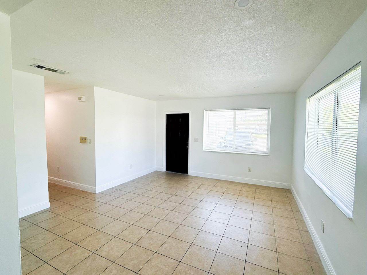 1555 Ne 148th St #1555 - Photo 3 of 9