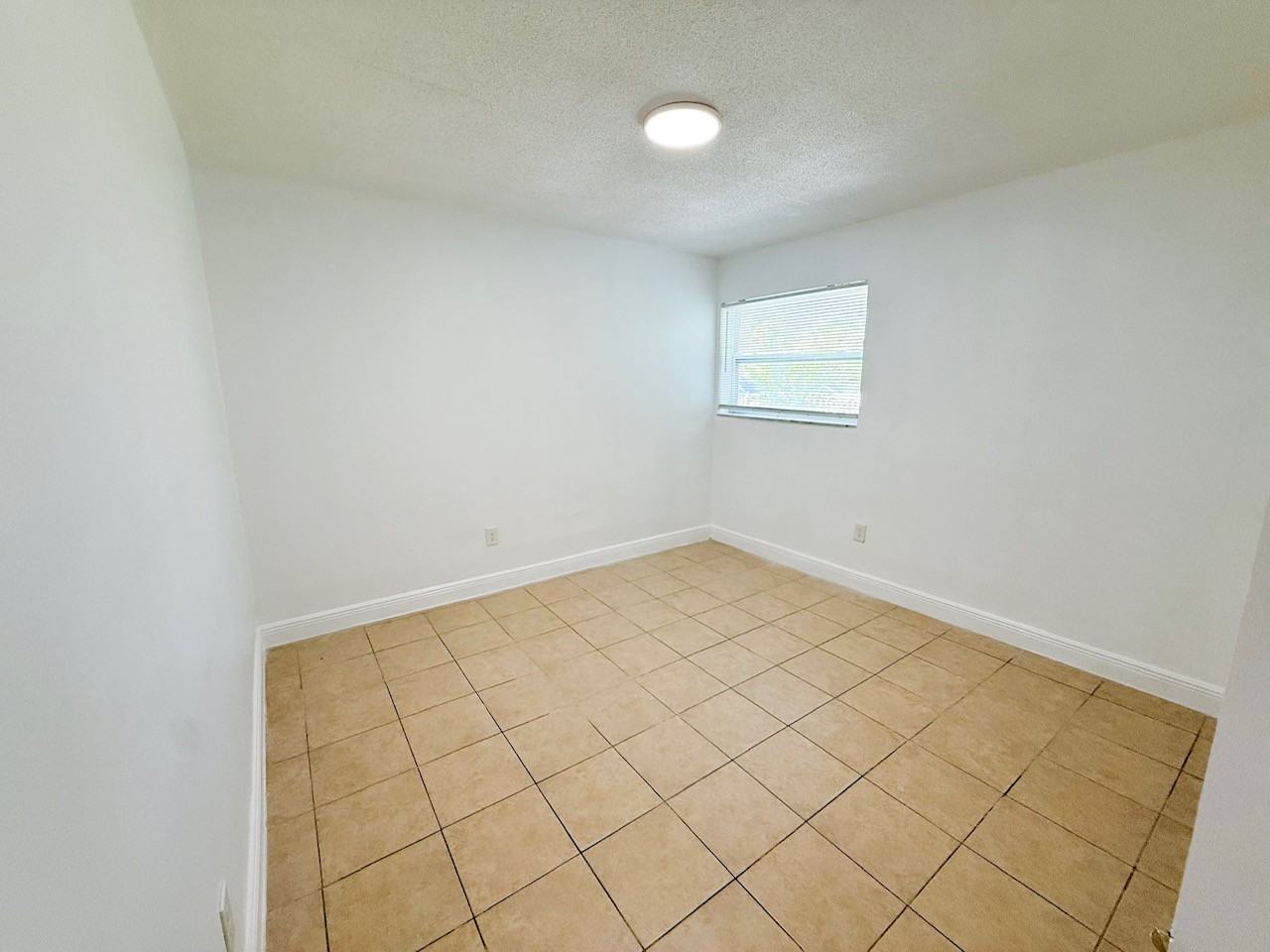 1555 Ne 148th St #1555 - Photo 6 of 9