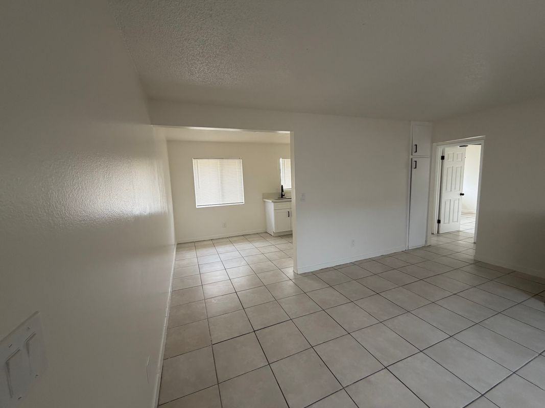 640 W 20th St - Photo 2 of 13