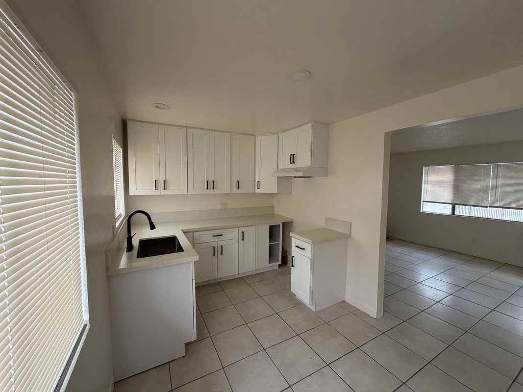 640 W 20th St - Photo 4 of 13