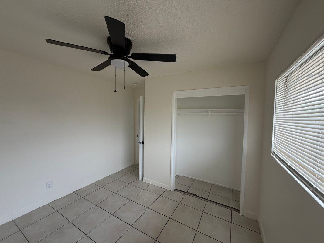 640 W 20th St - Photo 6 of 13