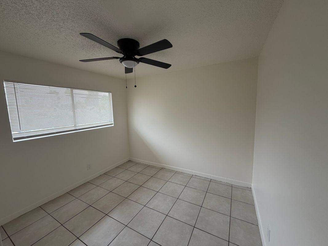 640 W 20th St - Photo 7 of 13
