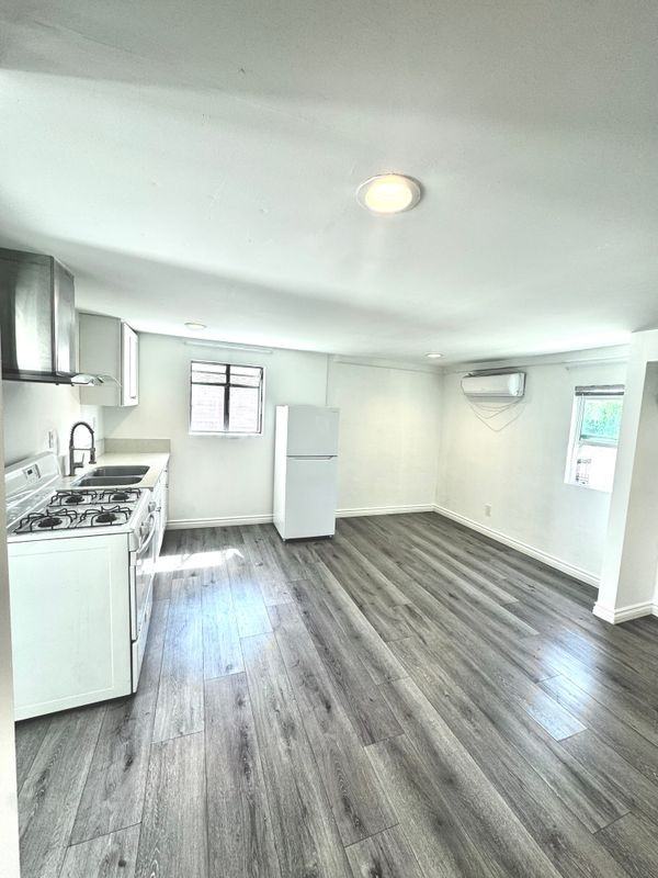 101 S Cordova St - Photo 2 of 9